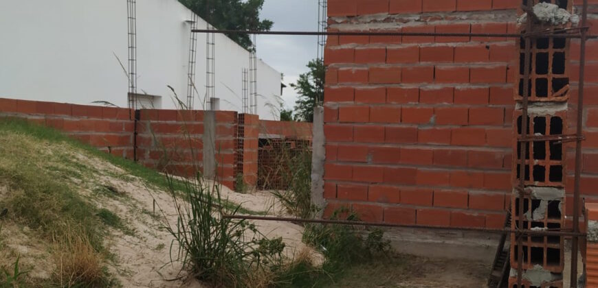 TERRENO CON CASA EN CONSTRUCCION