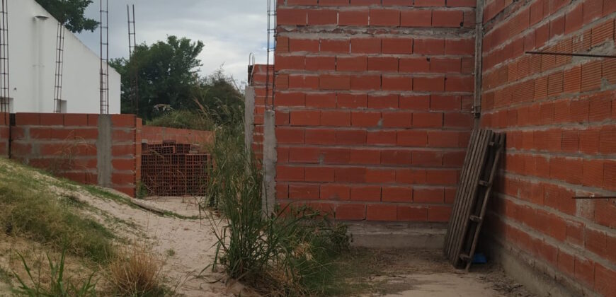 TERRENO CON CASA EN CONSTRUCCION