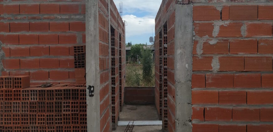 TERRENO CON CASA EN CONSTRUCCION