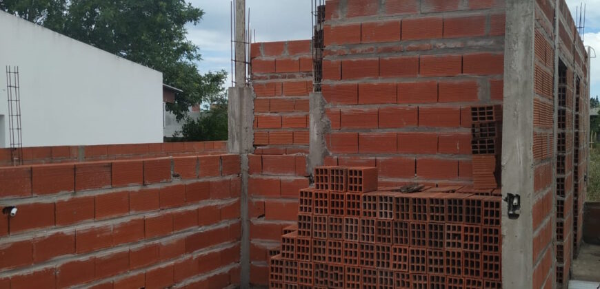TERRENO CON CASA EN CONSTRUCCION